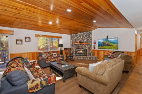 Spacious Chalet, Near Slopes with fenced Backyard, Pool Table, Foosball, Poker Table, Darts